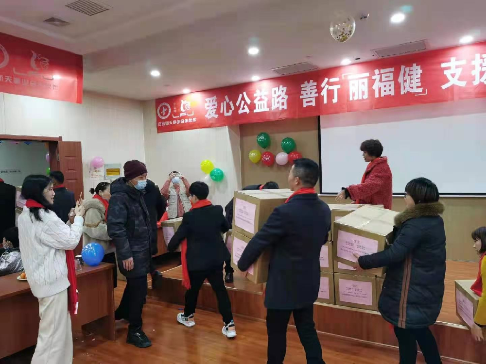 新聞現(xiàn)場(chǎng)：麗福健湖北孝感團(tuán)隊(duì)6.4萬(wàn)只“愛(ài)心口罩” 情暖“龍江大地”